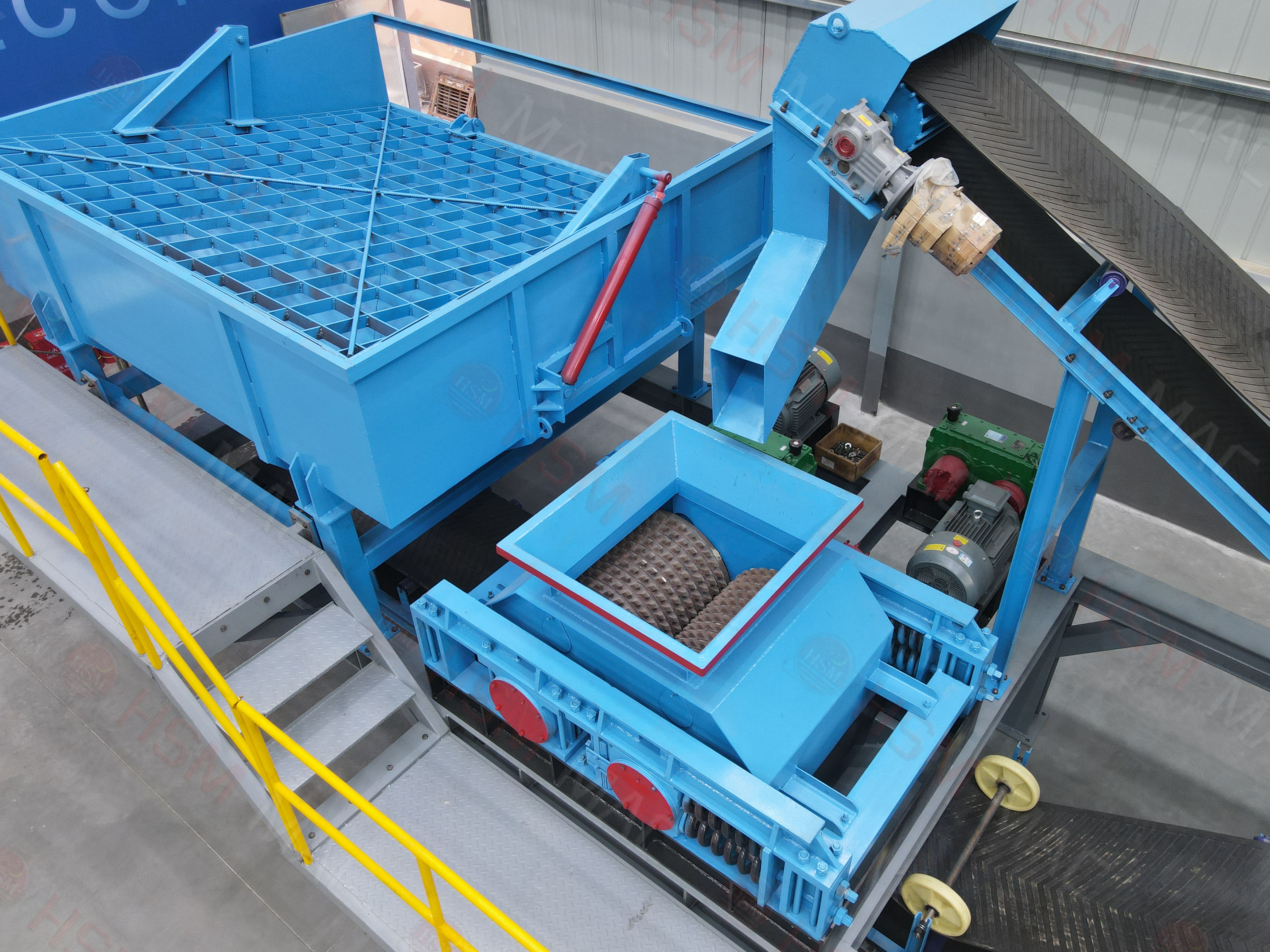 公路瀝青翻挖料破碎篩分機,瀝青再生設(shè)備型號,廢舊路面破碎機價格,柔性雙齒輥式破碎機廠家 